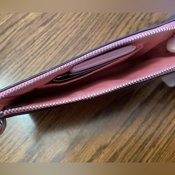 Coach Zip Wristlet Patent Leather in Pink With Heart Charm - Picture 4 of 4